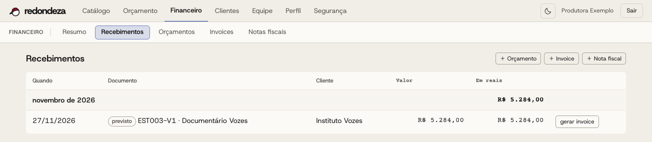 Recebimentos com um orçamento previsto e o botão para gerar a invoice